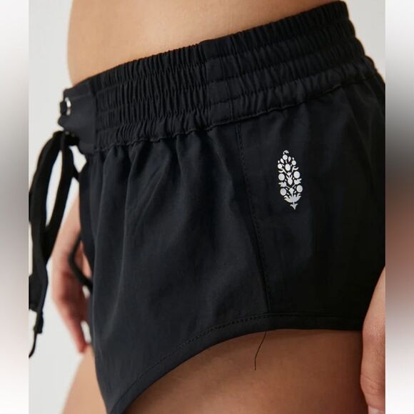 FREE PEOPLE FP MOVEMENT BLACK EASY DOES IT SHORTS SIZE L - Picture 3 of 7